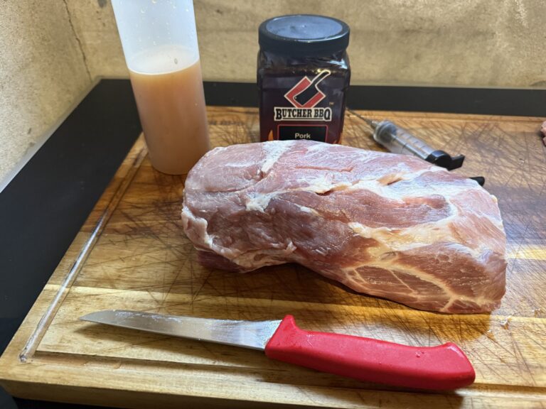 Sirovi svinjski vrat od 2 kg, Butcher BBQ Pork injektura i šprica